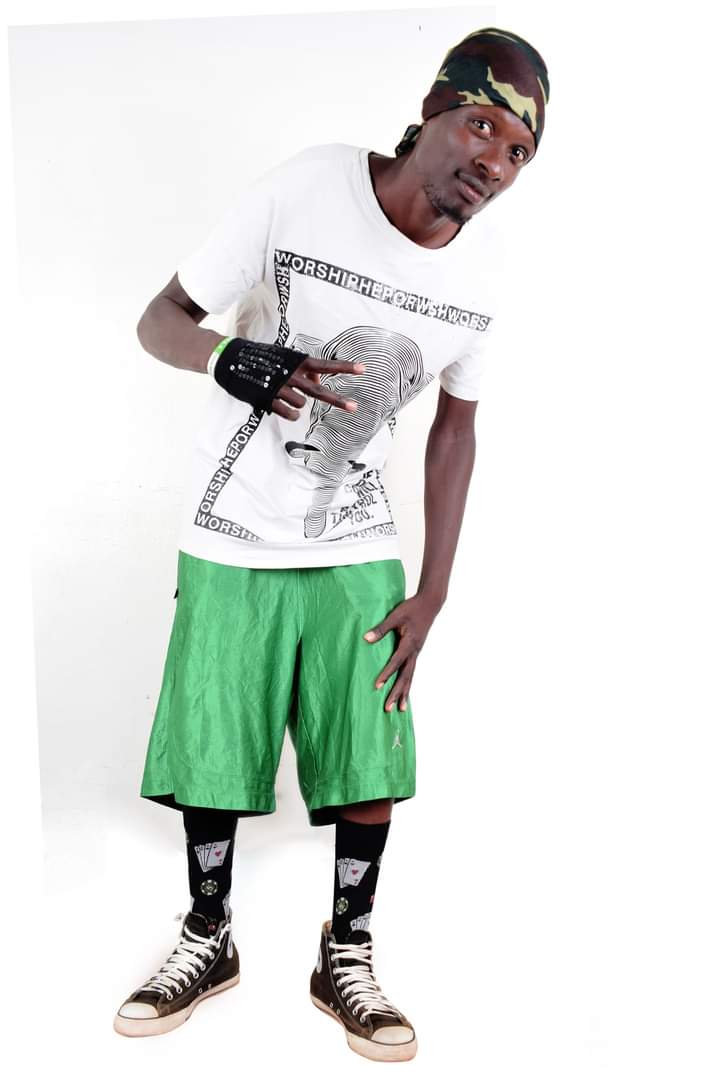 Download Listen to me by Comrade de bank Featuring Sweet Lady | mp3 audio