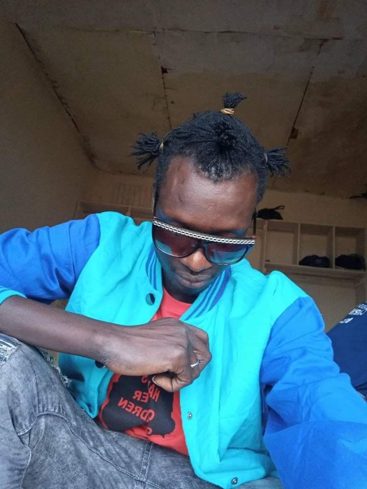 Download Ikoni ai yaah by Comrade de bank feat. Vio Rwoth | mp3 audio