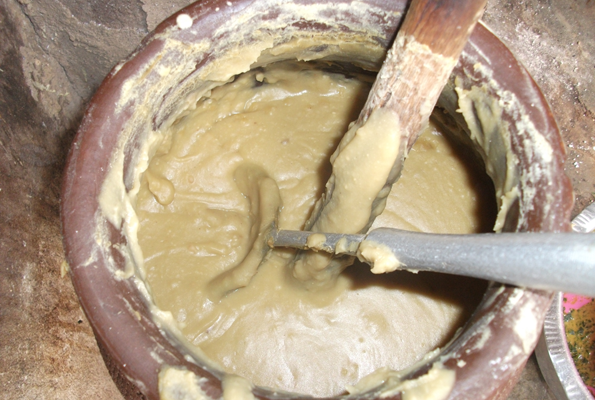 A pot of Dek Ngor